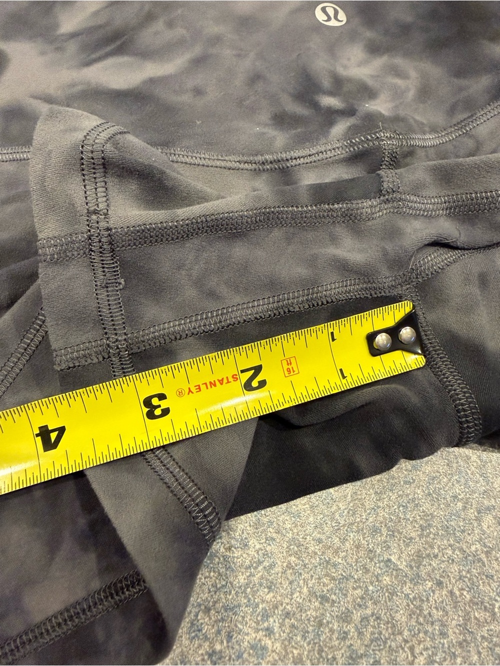 Lululemon Sz 12 Women's Tie-Dye Black Workout Shorts - Picture 5 of 5